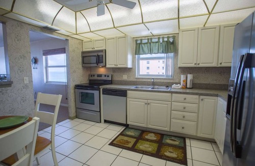 Madeira Beach Condo | Beachfront Escape with Beach, Pool, Hot Tub & Corner Unit. Tickets Included to Top Attractions Daily