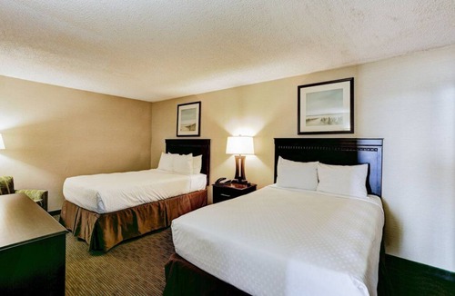Northeast Virginia Beach Hotel | Beachfront Resort! 1 Bedroom Oceanfront room at Beach Quarters Resort