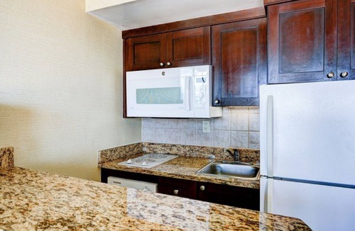 Northeast Virginia Beach Hotel | Beachfront Resort! 1 Bedroom Oceanfront room at Beach Quarters Resort