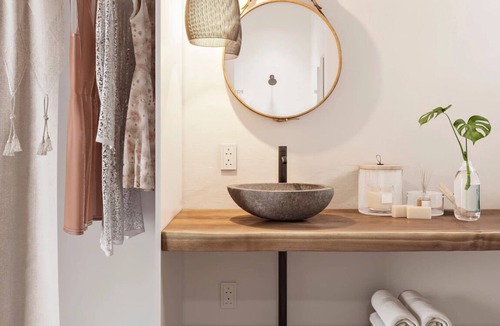 Montauk Hotel | Beachfront Retreat: Steps to the Sand with Pool