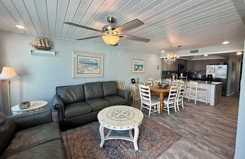 Sunnyside Condo | Beachfront Townhouse Private Garage & Balconies, Free Golf & Activities Daily