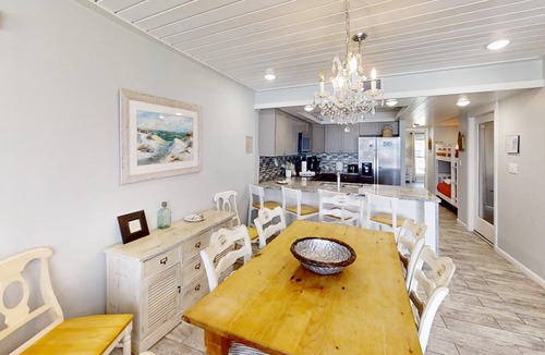 Sunnyside Condo | Beachfront Townhouse Private Garage & Balconies, Free Golf & Activities Daily