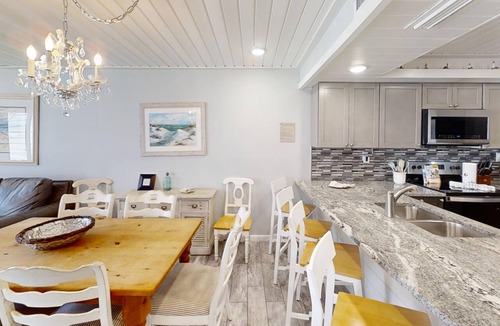 Sunnyside Condo | Beachfront Townhouse Private Garage & Balconies, Free Golf & Activities Daily