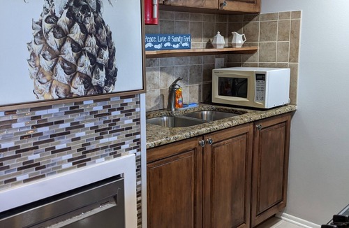 Sunset Beach Condo | Beachfront! World class sunsets on white sandy Sunset Beach on Treasure Island.