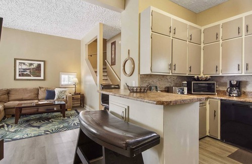 Holiday Beach House | BeachLife Unit AC Getaway Sleeps 28