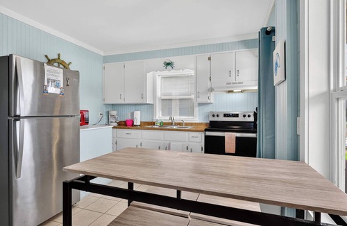 Topsail Beach House | Beachside Escape – 2BR Ground-Floor Condo