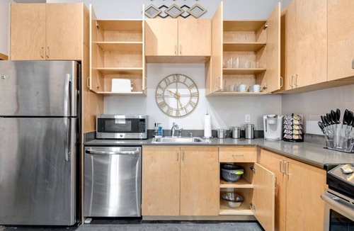 North Beacon Hill House | Beacon Hill 1BR - S McClellan St - Link Rail - Monthly Stays
