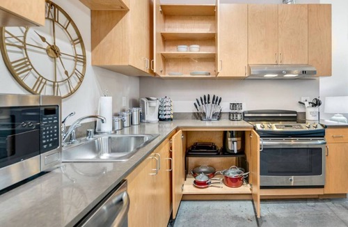 North Beacon Hill House | Beacon Hill 1BR - S McClellan St - Link Rail - Monthly Stays