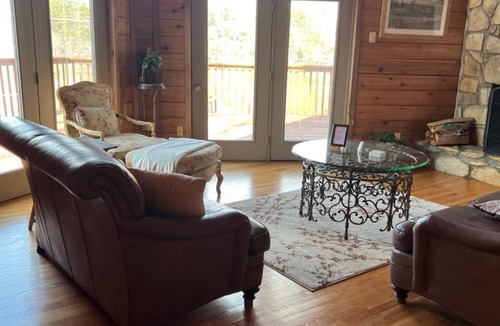 Pinnacle House | Beacon Hill Lake House