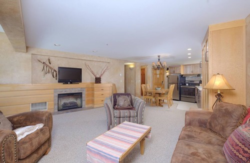 Big Sky Condo | Bear Cave- Big Sky Shoshone Ski in/Out condo-Gondola adjacent!