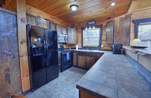 Mineral Bluff Cabin | Bear View Cabin | Enchanting 5-Bedroom Mountain Cabin with Stunning Views