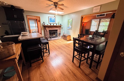Lansing Cabin | Beat the Heat. Head to the Mtns - 3BR/2BA w/River Views & Access, Near Town