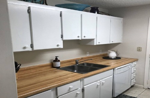 Saint Simons Heights Condo | BEAUTIFULLY DESIGNED CONDO, JUST ONE MILE TO BEACH! CLOSE TO EVERYTHING YOU NEED