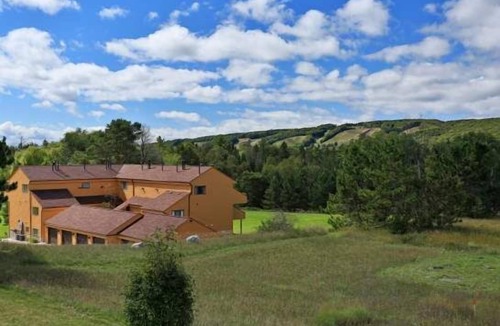Harbor Springs Condo | Beautiful 2 Bedroom Loft, 2 Bath Condo at Trout Creek #56. Close to Skiing, Golf, Beaches, Biking