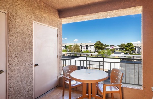 Spring Valley Condo | Beautiful 2-bedroom condo w/Full Kitchen in Las Vegas