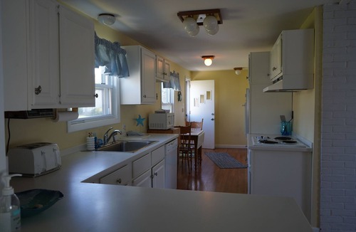 Waterford House | BEAUTIFUL 4 BEDROOM BEACH HOUSE! Central AC! 1 Min walk to Private beach!