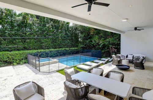 Bay Harbor Islands Apartment | Beautiful 7 Br. Single family (325418) by Houzlet
