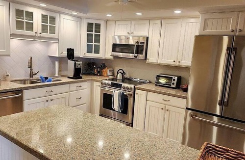 South Island Condo | Beautiful 9TH Floor Beachfront Condo AT Island Winds - Free Wifi, Central Air, Covered Parking - Click for Reviews!