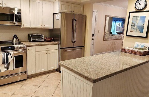 South Island Condo | Beautiful 9TH Floor Beachfront Condo AT Island Winds - Free Wifi, Central Air, Covered Parking - Click for Reviews!