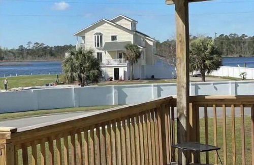 Jacksonville House | Beautiful Baywatch Waterfront Home At ShoreLine Drive