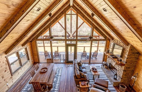 Topton Cabin | Beautiful Cabin with Lofted Space and Deck in Topton, North Carolina