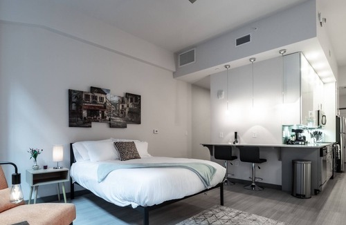 Central Business District Condo | Beautiful Condo - Heart of Business District 603