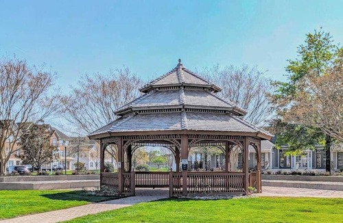 Villages of Five Points Condo | Beautiful condo near ocean with pool, fast WiFi, central AC & washer/dryer