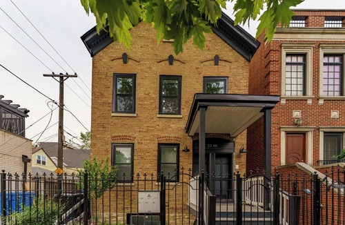 West Bucktown Apartment | Beautiful duplex in the heart of bucktown.