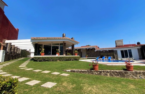 Cuernavaca House | Beautiful Googie House with Heated Pool