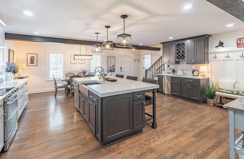 Gainesville House | Beautiful Lake Front Cottage
