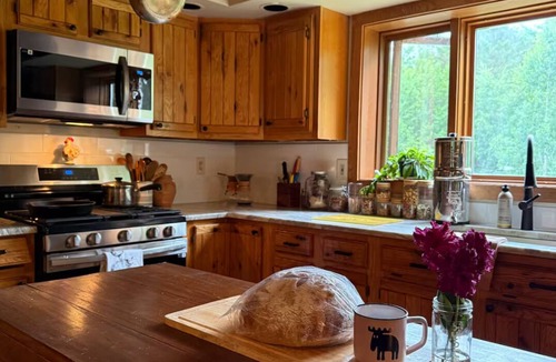 Cambridge Cabin | Beautiful Log Cabin Immersed in Nature