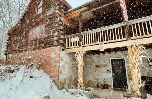 Cambridge Cabin | Beautiful Log Cabin Immersed in Nature