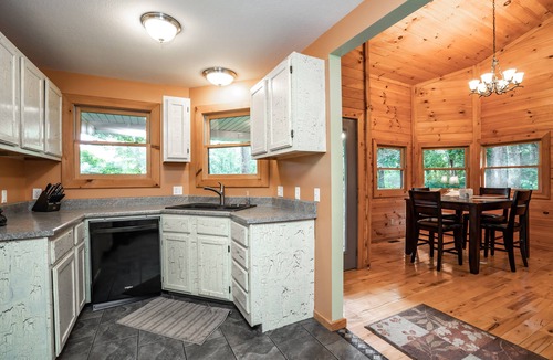 Wolf Laurel Cabin | Beautiful Mountain Getaway Above 4000ft