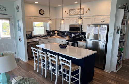 Emerald Isle House | BEAUTIFUL OCEANFRONT with gorgeous views! 2 king beds, 3 queen beds and 4 twins.