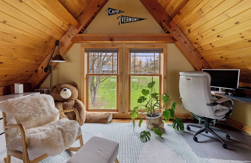 South Hero House | Beautiful Post & Beam Lakefront Getaway