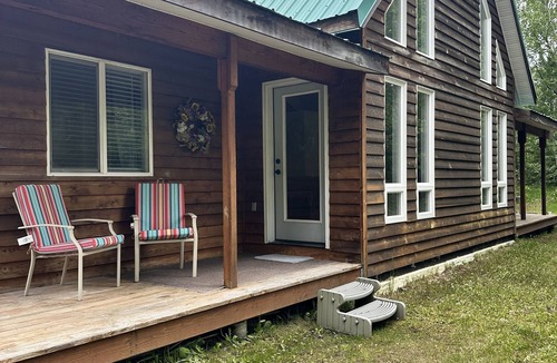 Gateway House | Beautiful quiet home on 2 acres. Many amenities. 2 person Jacuzzi tub!