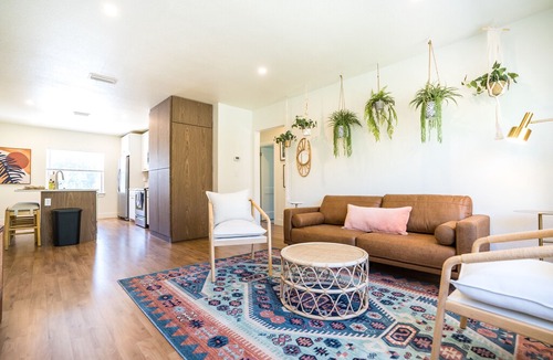Five Points Apartment | Beautiful Riverside Retreat by Shops & Water - #8