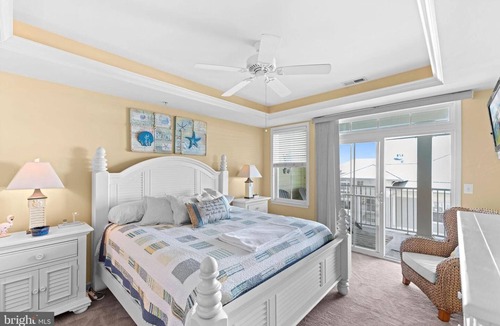 Sunset Island Condo | Beautiful Sunset Island 3 BR Condo. Great amenities and mid town location