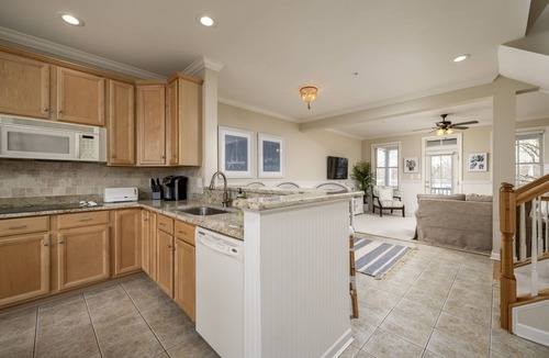 Sunset Island House | Beautiful Townhouse @67th, 2 Pools, FREE Linens/Towels, Grill, Baby Crib too!