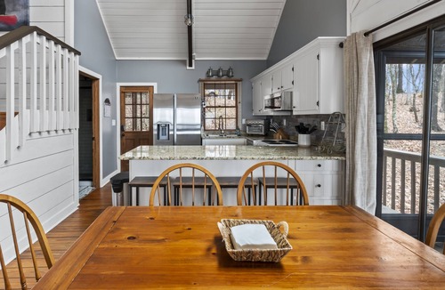 Big Canoe Cabin | Beautiful Views, Arcade, Shuffleboard, Pinball, 4BR 3BA - 3 King Beds