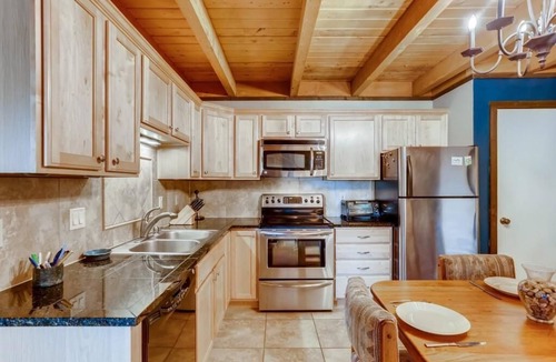 Wildernest Condo | Beautiful Views, Central location, Hot tub and Club House F201