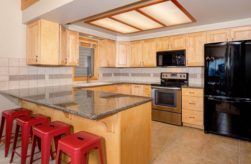Big Sky Condo | Beaverhead Village Retreat | Walk to Big Sky Resort