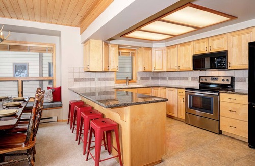 Big Sky Condo | Beaverhead Village Retreat | Walk to Big Sky Resort