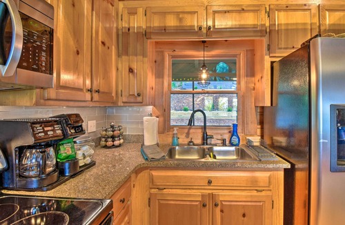 Tate Cabin | Bent Tree Cabin with Mountain & Lake Views!