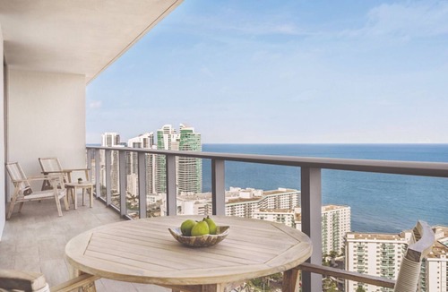 Hollywood South Central Beach Apartment | Best Place to Stay in Florida! 3 Comfortable Units, Kitchen, Pool