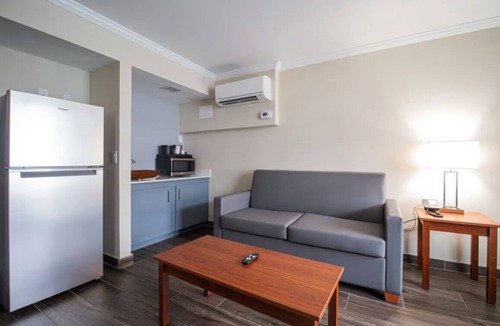 Ocala Hotel | Best Value! Free Breakfast & Parking, Pets Allowed, Seasonal Swimming Pool!