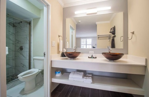 Ocala Hotel | Best Value! Free Breakfast & Parking, Pets Allowed, Seasonal Swimming Pool!