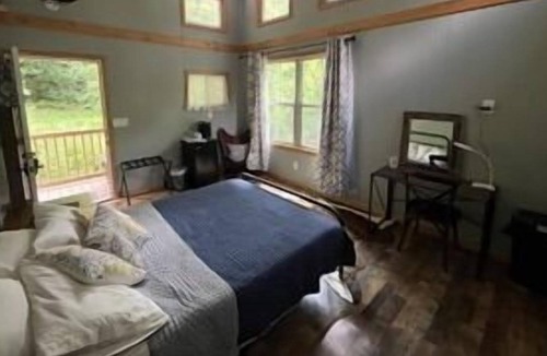 Saluda Cabin | Best Value, Quality Stay! Steps to Green River and Green River Cove Trailhead