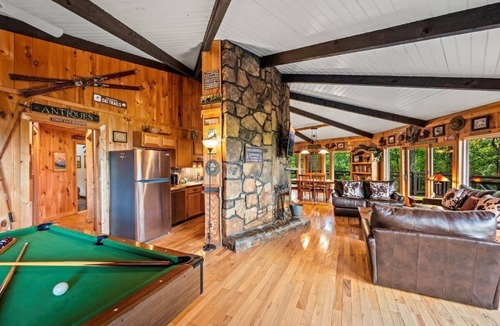 Chalet Village Cabin | BEST view hot tub pool table 2 king, 2 queen