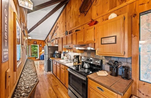 Chalet Village Cabin | BEST view hot tub pool table 2 king, 2 queen